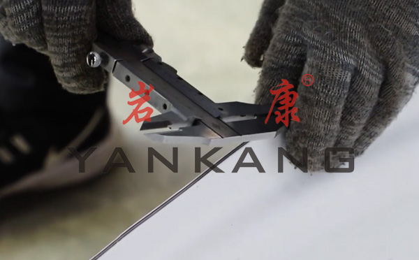 中空吹塑机PLC型胚壁厚控制系统下生产的产品,壁厚更加均匀 中空吹塑机PLC控制系统