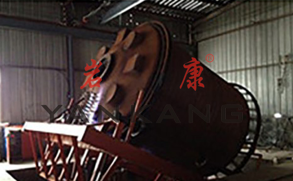 滚塑生产现场 吹塑和滚塑