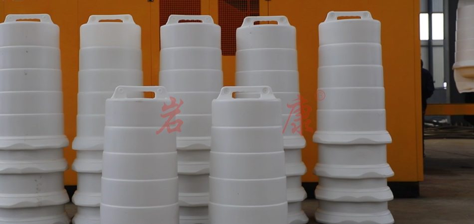 岩康30磅双头路障吹塑机生产出质量好的路障 岩康30磅双头路障吹塑机