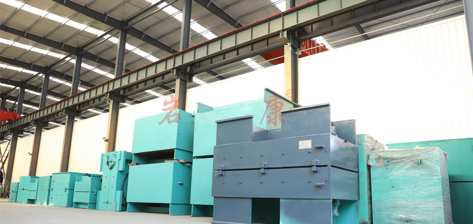 中空吹塑成型模具的特点及优势 中空吹塑成型模具的特点及优势